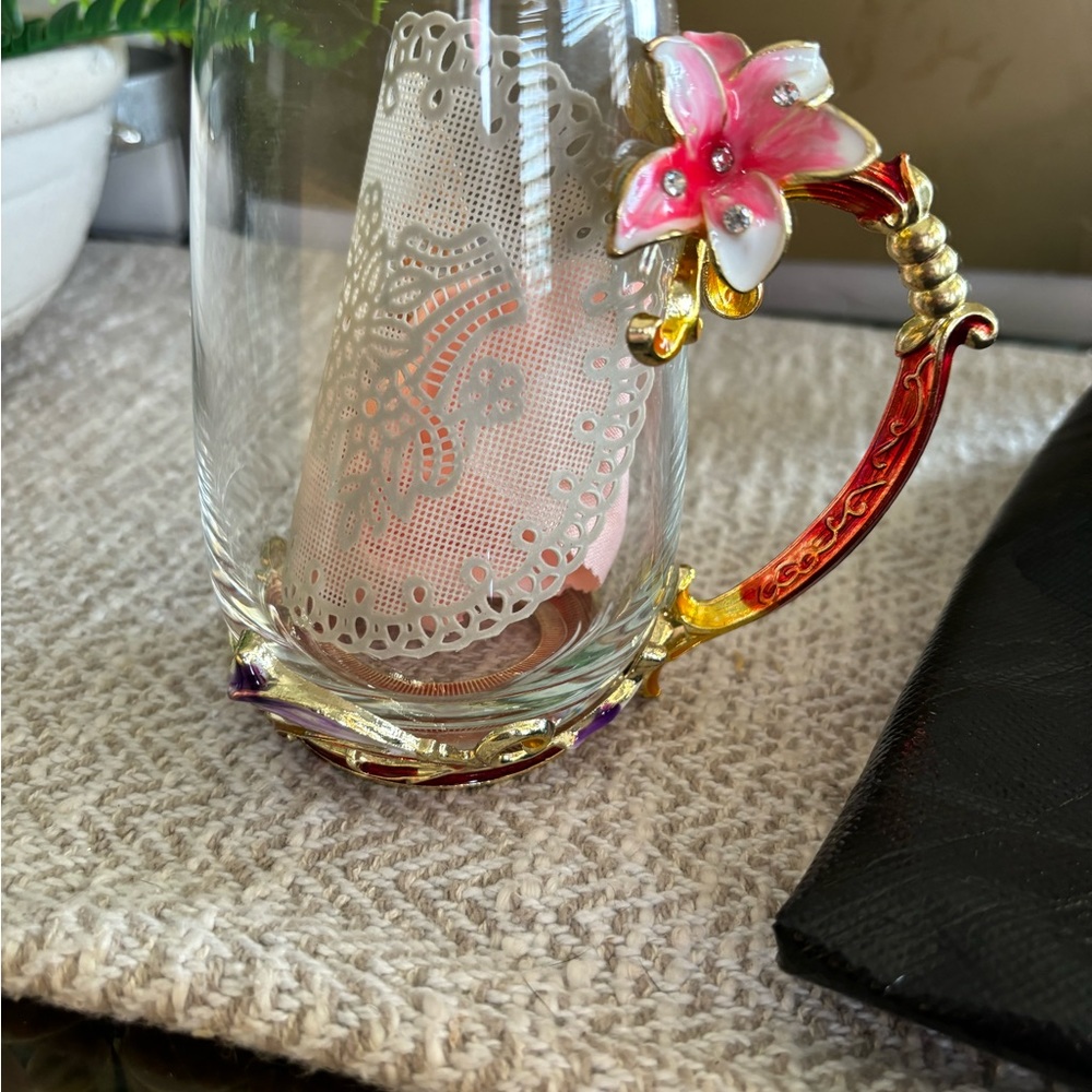 Tea cup - Picture 2 of 4